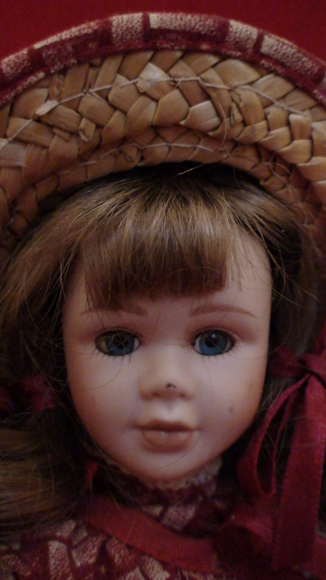 Кукла в соломеной шляпке