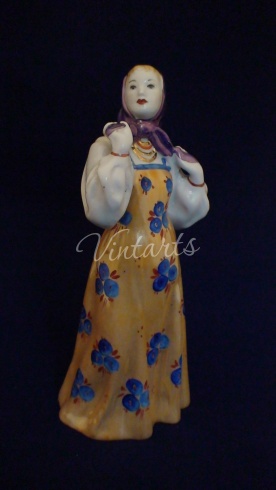 Статуэтка «Танцующая девушка» (желтый сарафан)