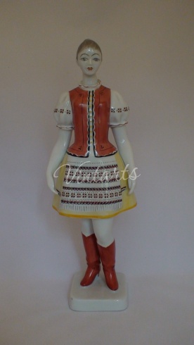 Фигурка «Девушка в национальном костюме, короткое платье»