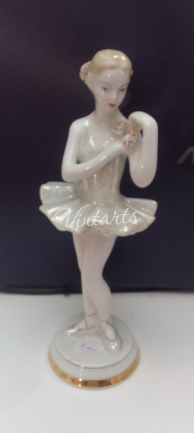 Статуэтка"Балерина с букетом"