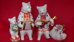 Статуэтки «Цирковые медведи с тумбой, с балалайкой, с гармошкой» — 4 фигурки