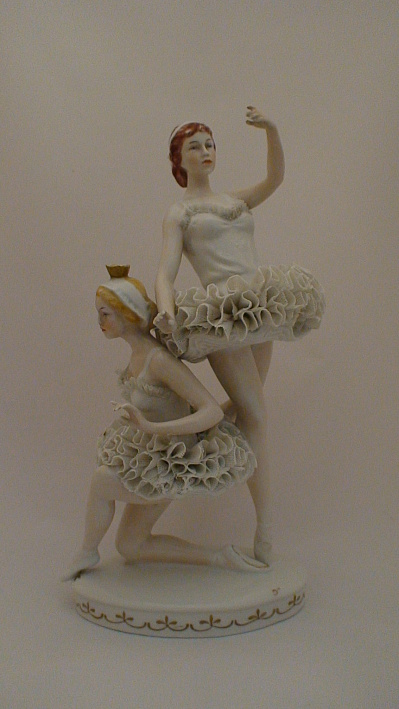 Фигурка «Две балерины — кружевницы»