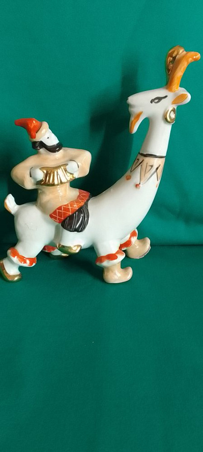 Статуэтка " Скоморох на козле.Потеха."