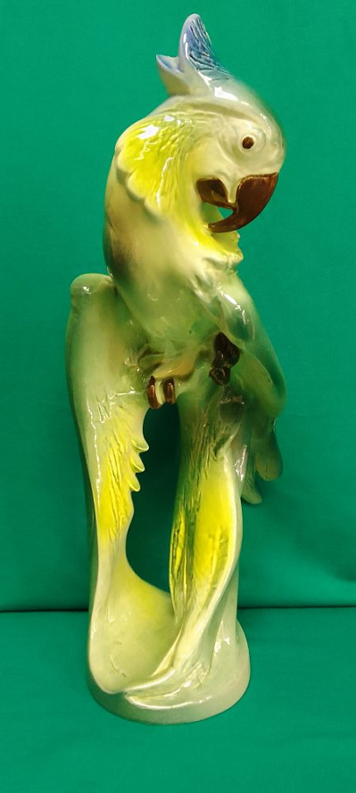 Статуэтка зеленый  попугай на ветке