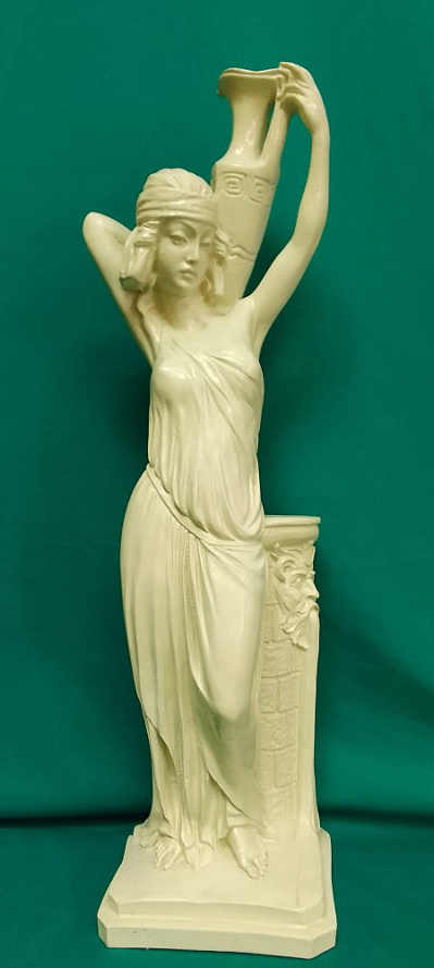 Статуэтка "Девушка с кувшином" античный сюжет