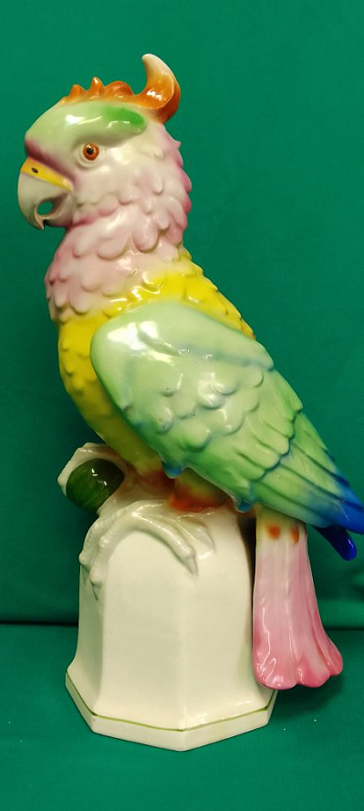 Статуэтка попугай цветной Европа.